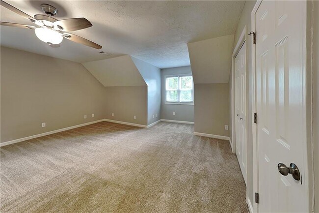 Building Photo - 600 Glendale Forest Dr