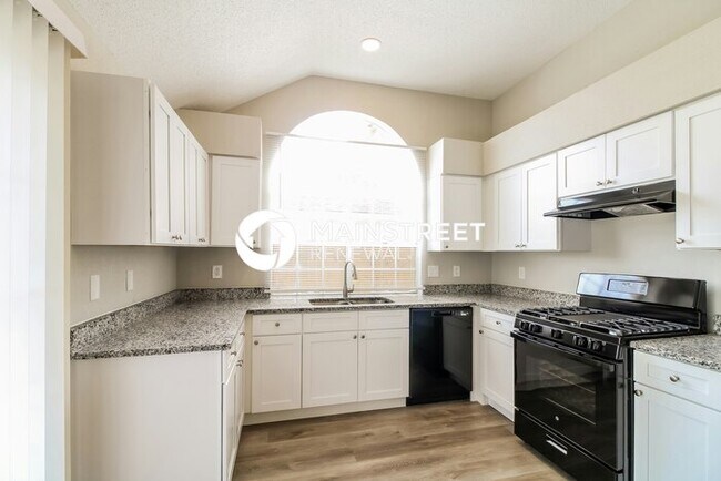 Building Photo - 4 Bedroom Pet-Friendly Home in Missouri City, TX with Main Street Renewal
