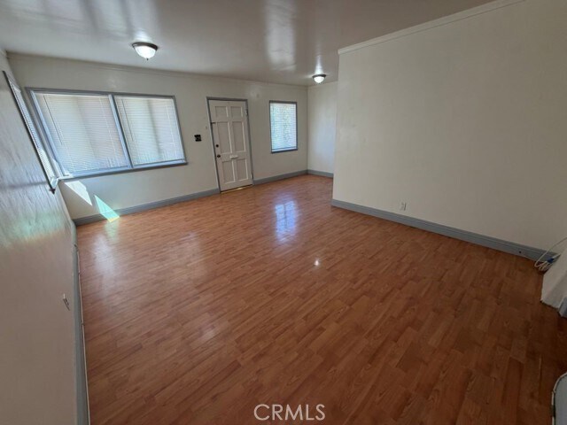 Building Photo - 526 Dewey Ave