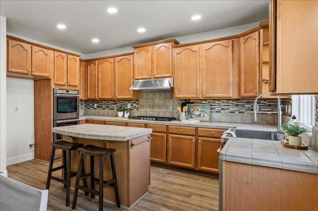 Building Photo - Elegant & Spacious 4 Bedroom Home Near Fol...