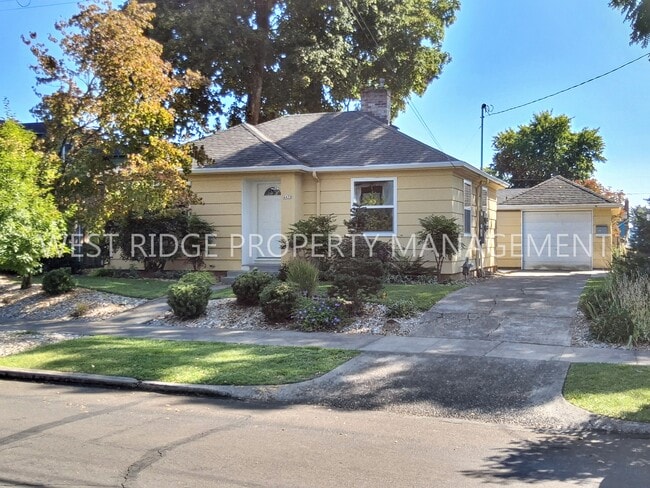 Primary Photo - 4438 SE Ogden St