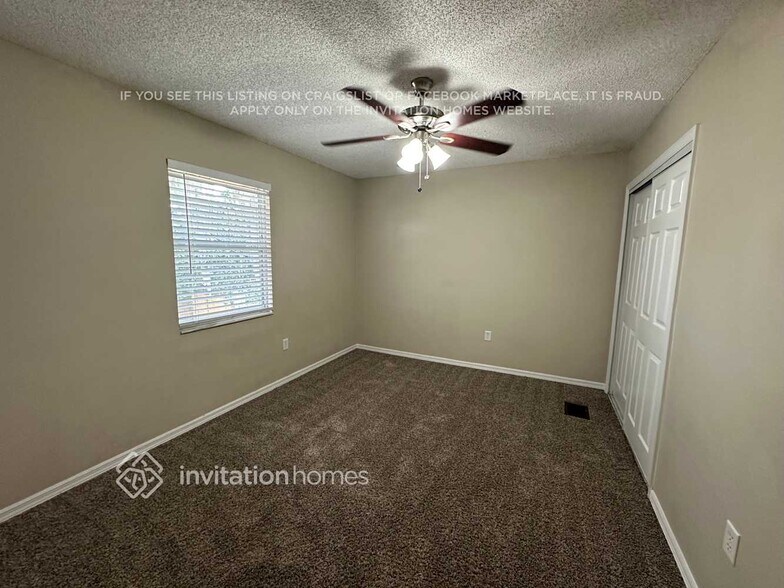 Building Photo - 1270 Navarre Dr