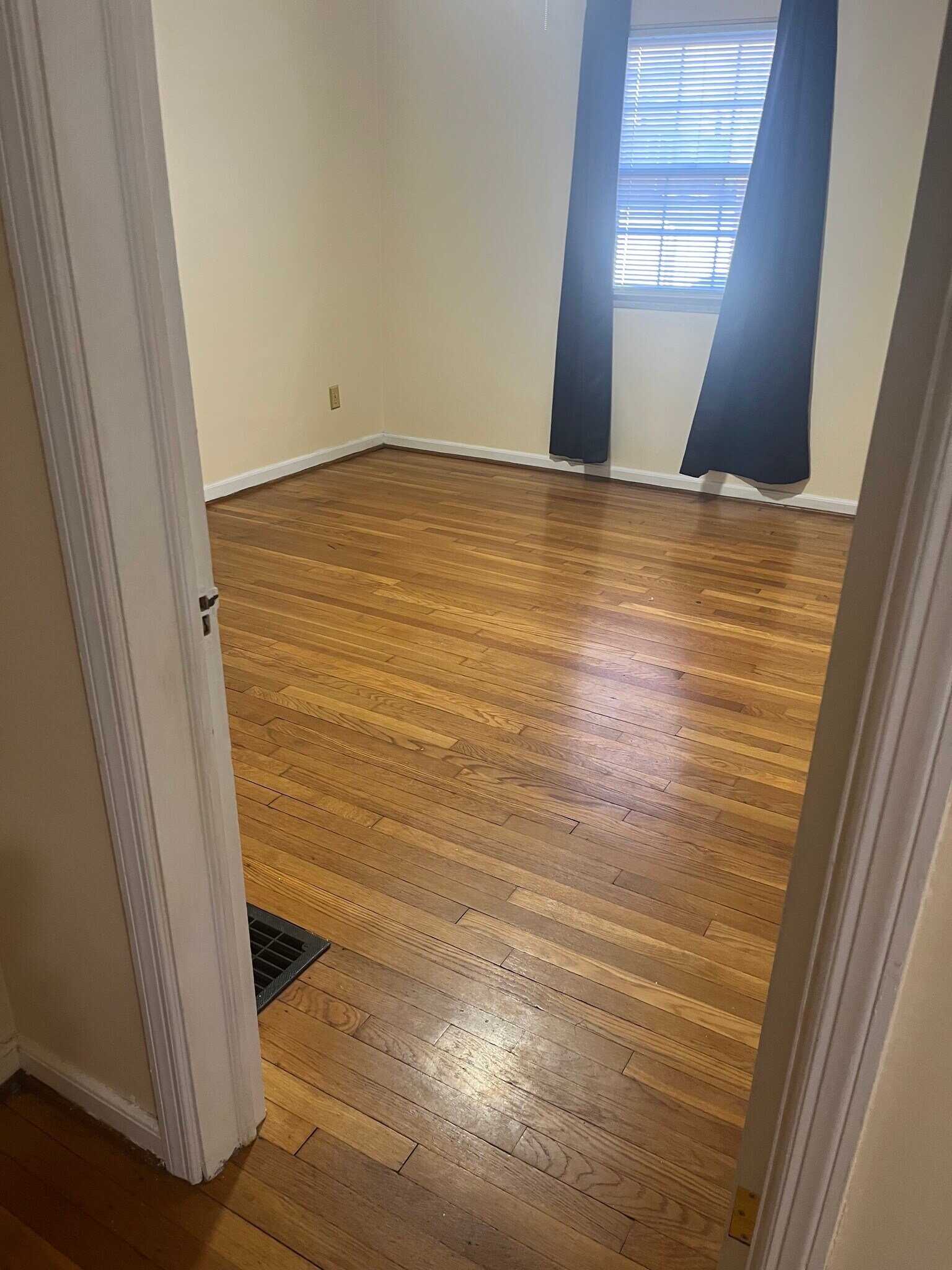 Building Photo - 1133 S Cassingham Rd