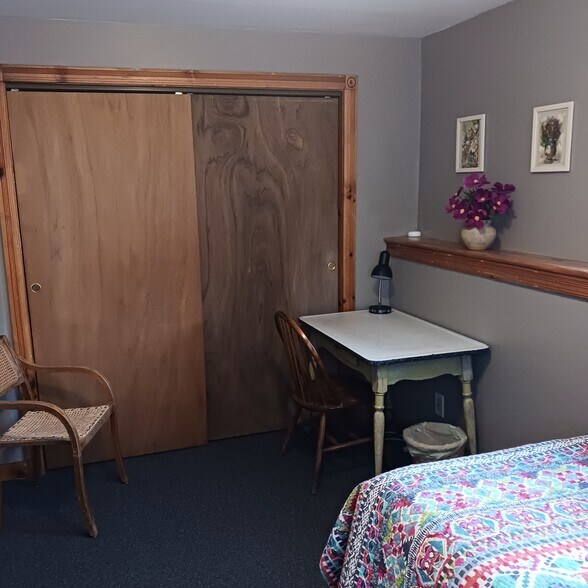 Building Photo - 64 Meredith St