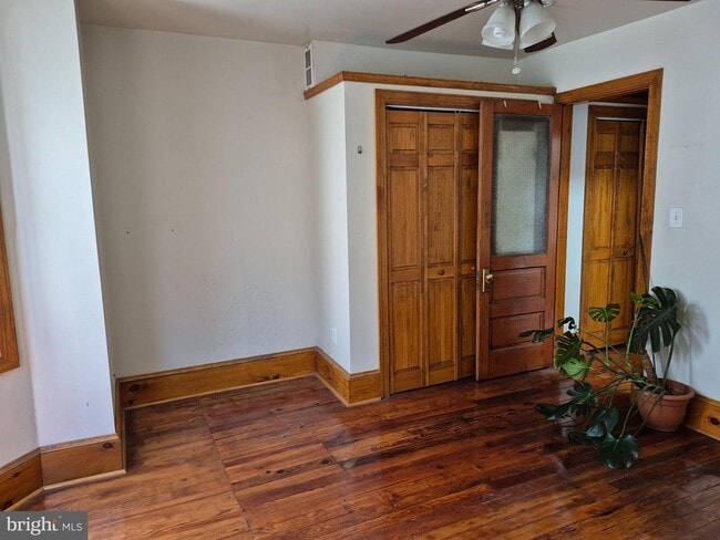 Building Photo - 1242 Greylock St