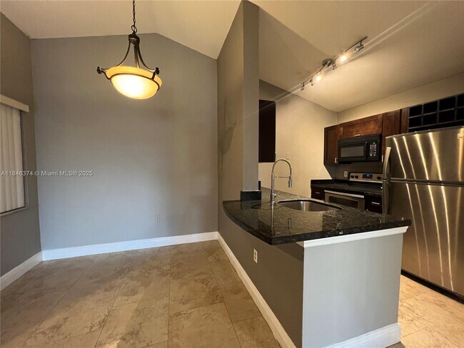 Building Photo - 2820 N Oakland Forest Dr