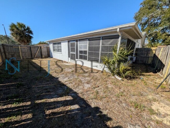 Building Photo - 3/2/1 1508 Sq. Ft. LARGE Corner Lot home: Updated Kitchen & Baths, NEW paint, NEW floors, Fenced ...