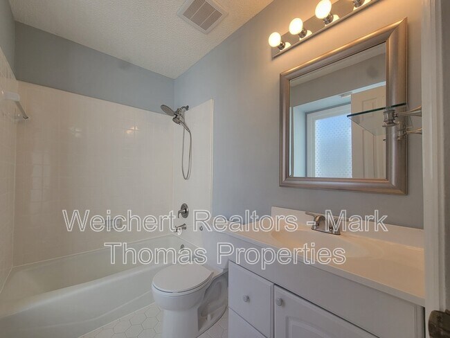 Building Photo - 104 Shotts Ct