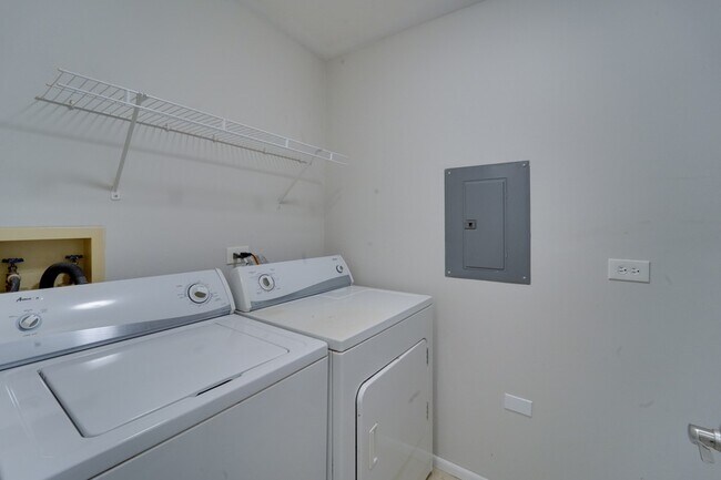 Building Photo - 160 Stirling Ln