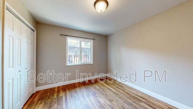 Building Photo - 1824 Midway Dr