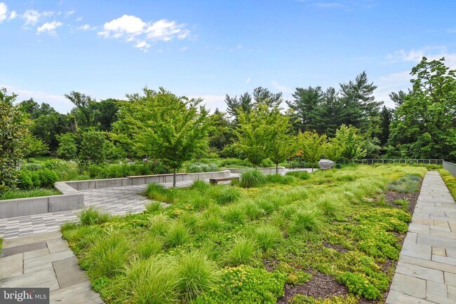 Building Photo - 5101 River Rd