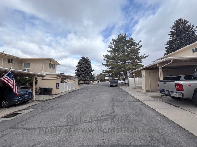 Building Photo - Provo Townhome