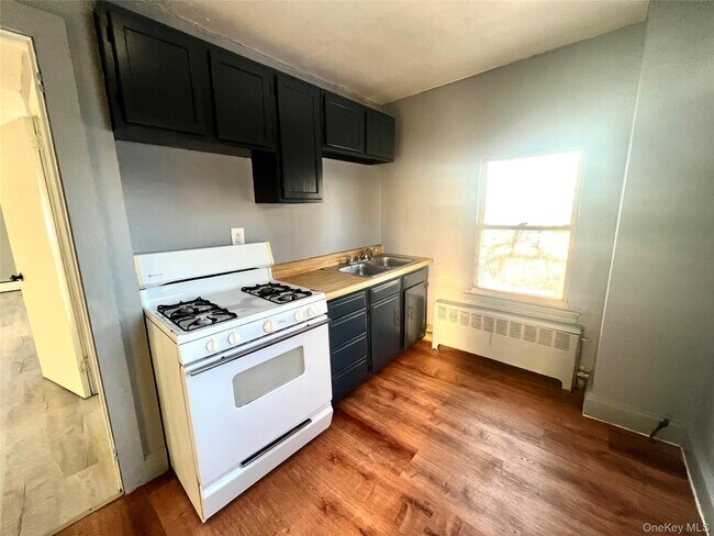 Building Photo - 44 John St