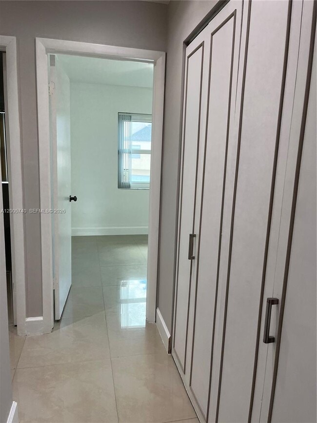 Building Photo - 6661 SW 137th Ct