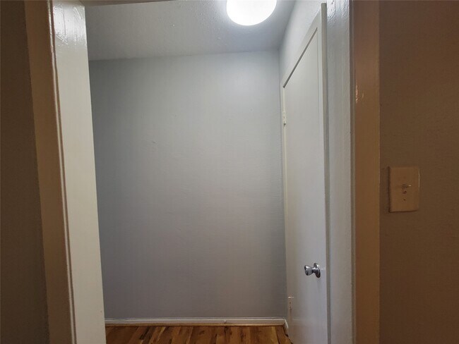 Building Photo - 845 Beverly St
