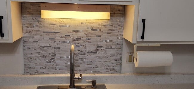 Building Photo - 368 Winola Ave