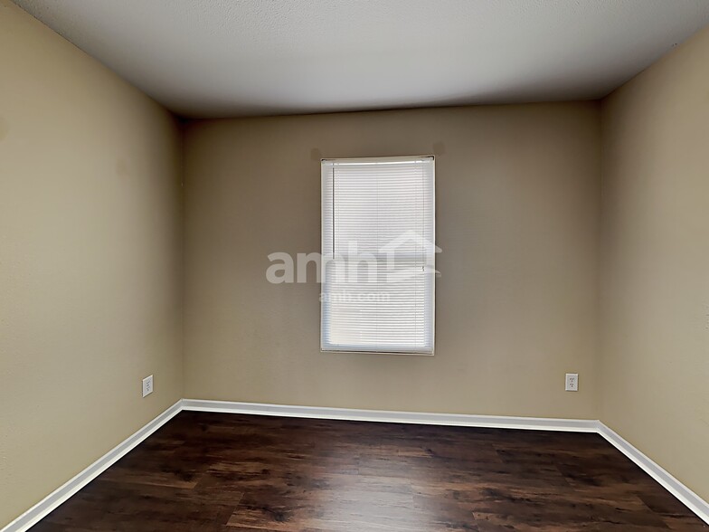 Building Photo - 502 Bourneside Dr