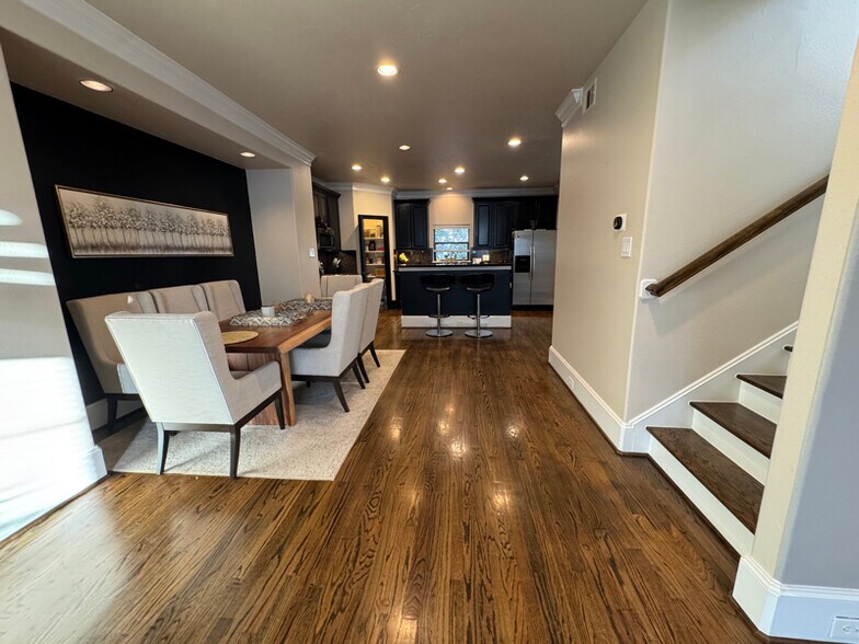 Building Photo - 1387 Studer St