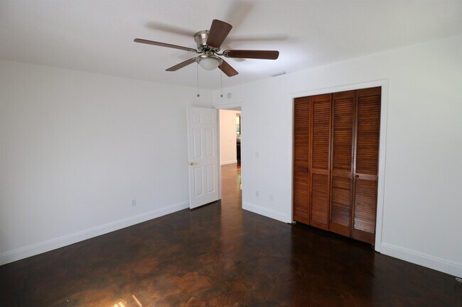 Building Photo - 4225 Oak Ln