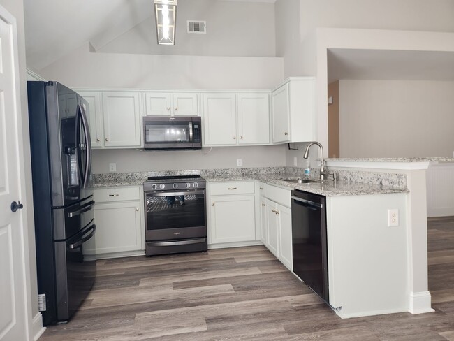 Building Photo - Tastefully updated 3 Bedroom 2 Bath home in The Arbors of Pooler!