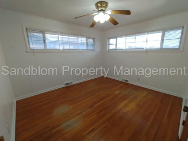 Building Photo - FOR LEASE | Mid-town Tulsa | 2 Bed, 1 Bath...