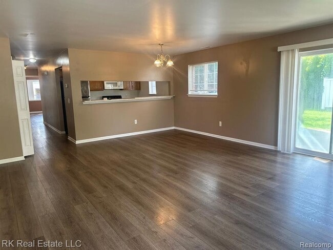 Building Photo - 3581 Reeves Dr