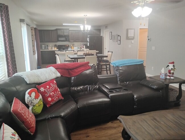 Building Photo - Modern-Lux Style 4BR/2.5BA House