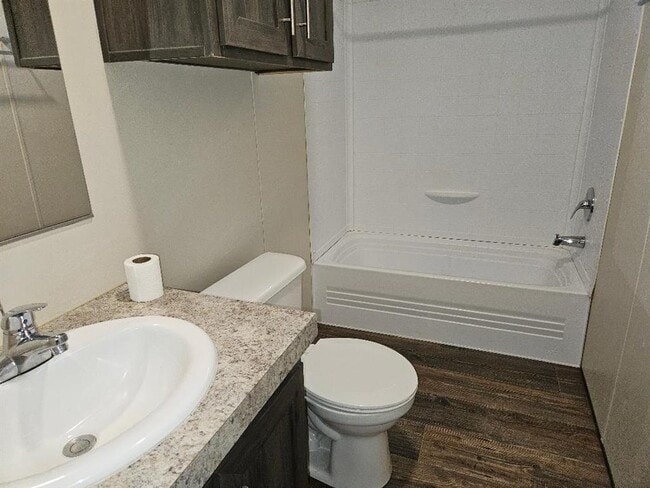 Building Photo - 482 McDonald Ln W