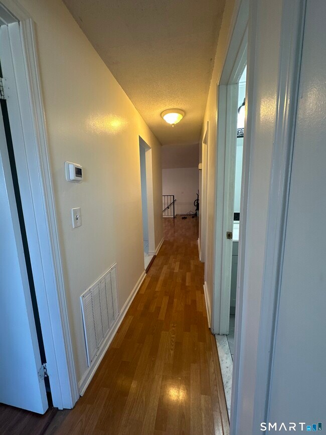 Building Photo - 140 Thompson St