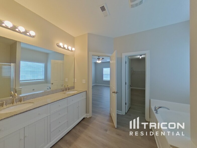 Building Photo - 559 Clearwater Dr