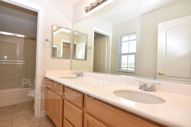 Building Photo - 23626 Applewood Pl