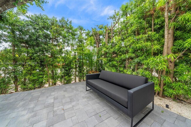 Building Photo - 600 76th St