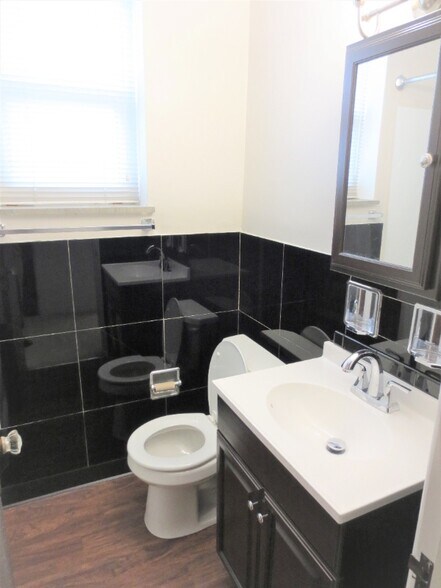 Building Photo - 5712 Phillips Ave