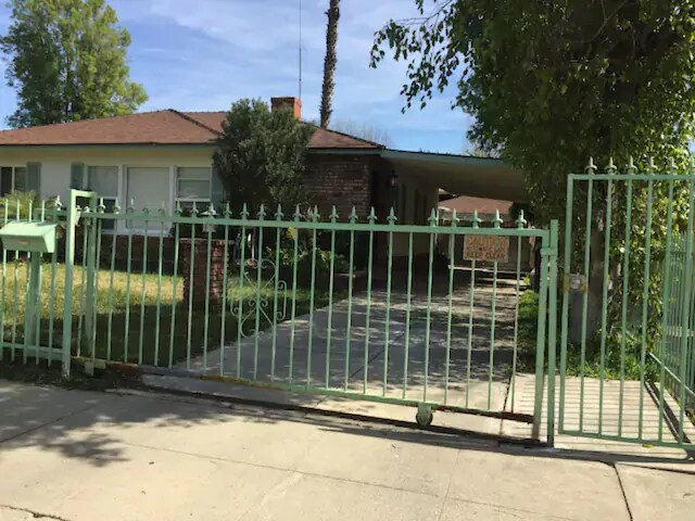 Building Photo - 6614 Noble Ave