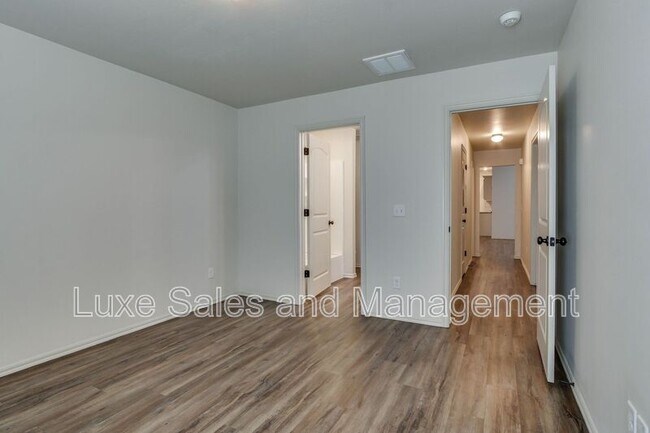 Building Photo - 437 Chalk Hill Ct