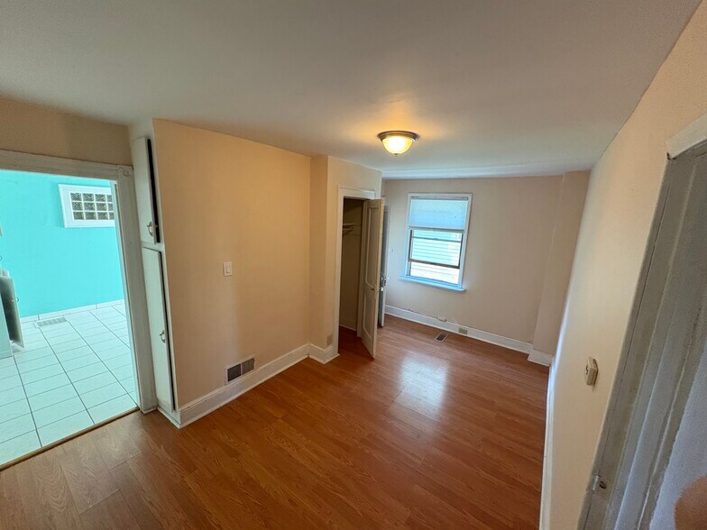 Building Photo - 522 Saddle River Rd