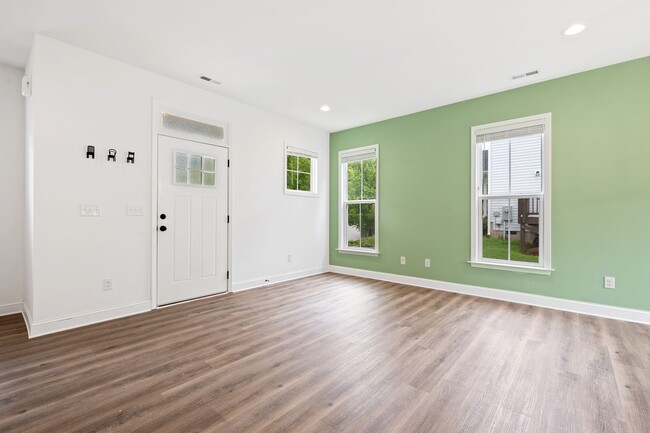 Building Photo - 3 Bed 2.5 Bath Modern Retreat - Internet I...