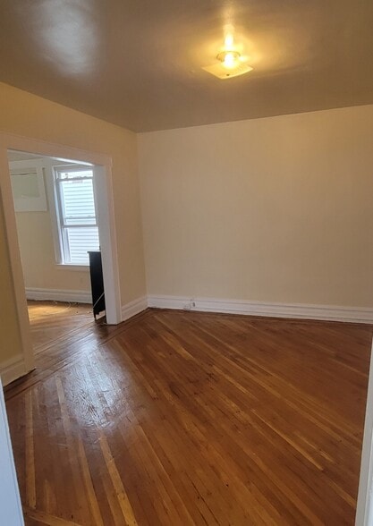 Building Photo - 82 Smith St