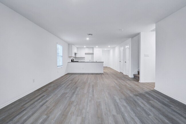 Building Photo - Modern 4-Bedroom Home with Loft, Open Livi...