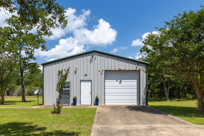 Building Photo - 1072 Papenberg Rd