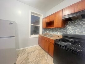 Building Photo - 224 3rd St