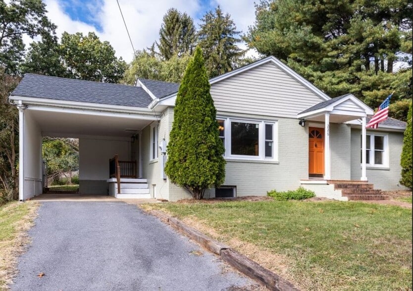 Building Photo - 226 Fraser Ln