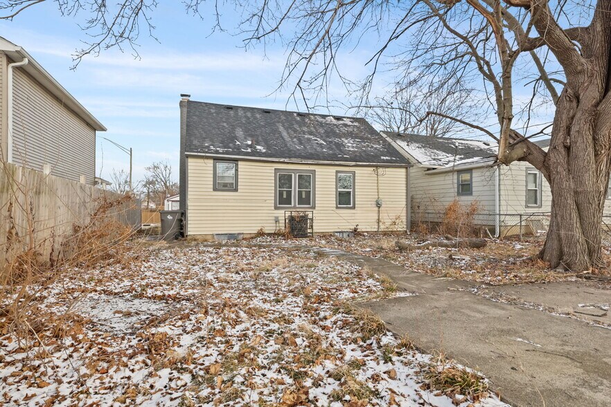 Building Photo - 1227 W 25th St