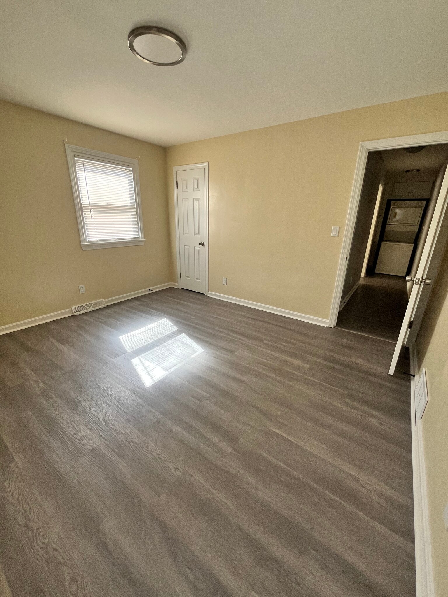 Building Photo - 5023 Forest Park Pl