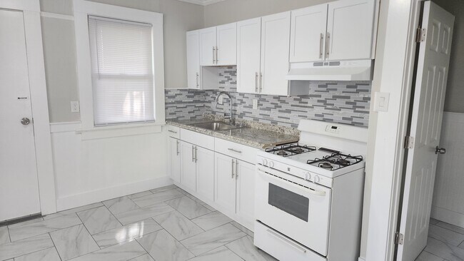 Building Photo - 1516 Pembroke St