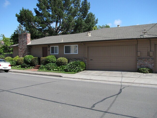 Building Photo - G1 | 139-141 Hobart Avenue