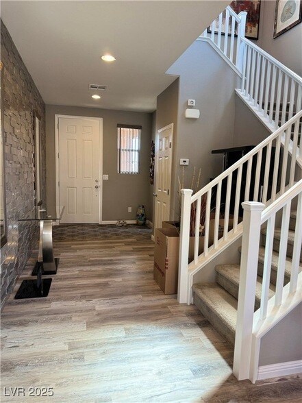 Building Photo - 745 Shiva St