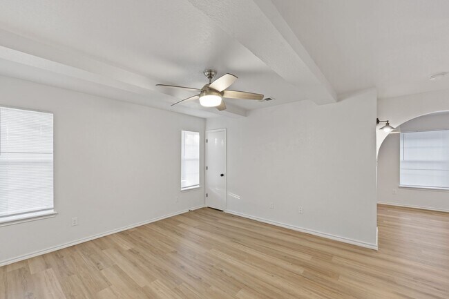 Building Photo - 1106 S Stone Haven