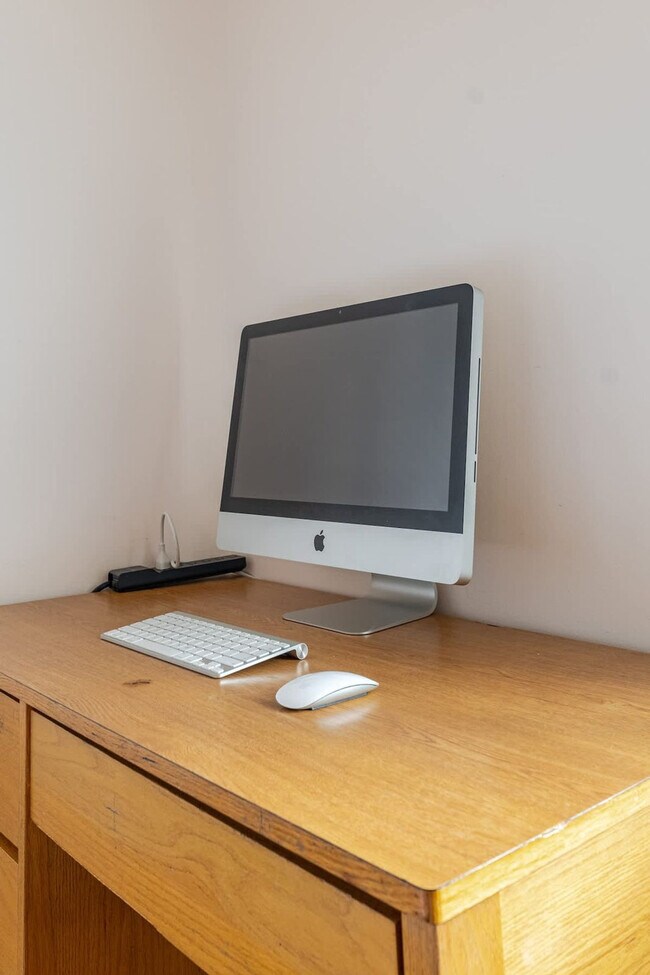 Building Photo - 305 Humble Rd