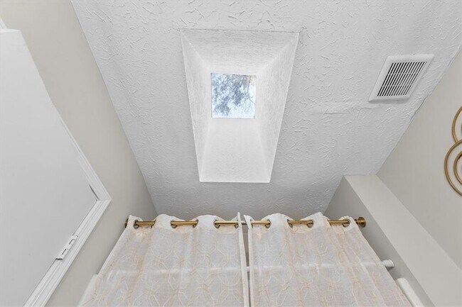 Building Photo - 4041 Woodbridge Ct